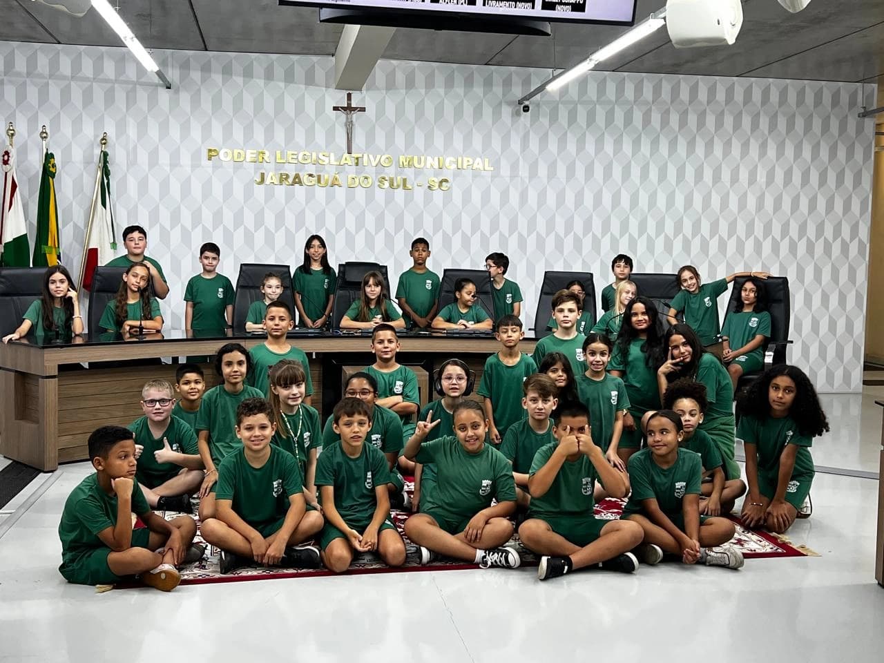 Cidadania na prática: alunos da rede municipal conhecem a Câmara de Vereadores em Jaraguá do Sul