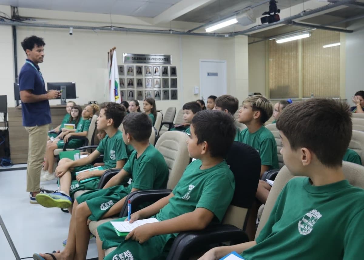 Mais de 300 estudantes de Jaraguá do Sul passaram pelo ‘Alunos no Legislativo’ em março