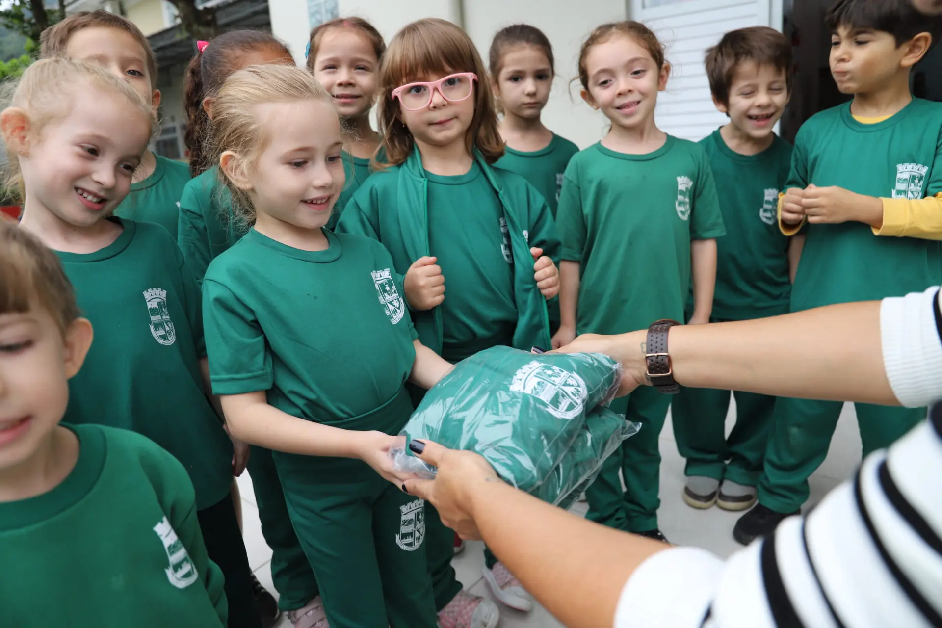 Educação alerta para descarte irregular de uniformes escolares em Jaraguá do Sul