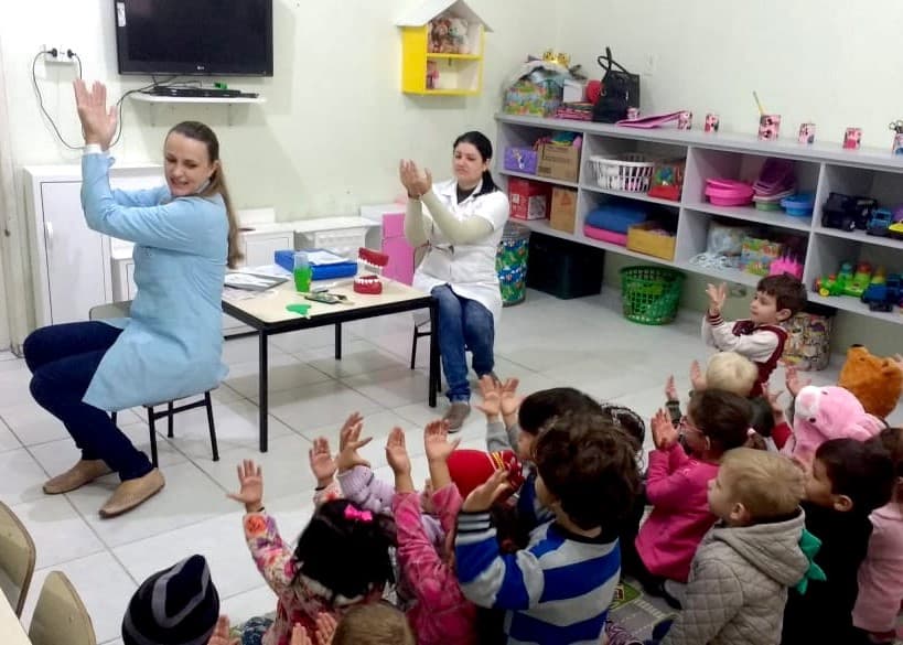 Vereadores aprovam apelo por valorização de auxiliares na educação infantil - Câmara de Vereadores de Jaraguá do Sul