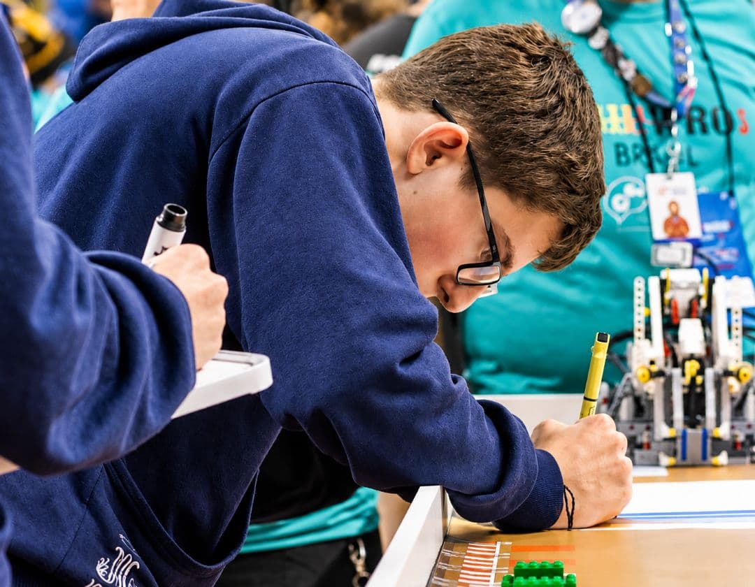 Jaraguá do Sul investe em educação tecnológica para preparar jovens para o futuro do mercado de trabalho