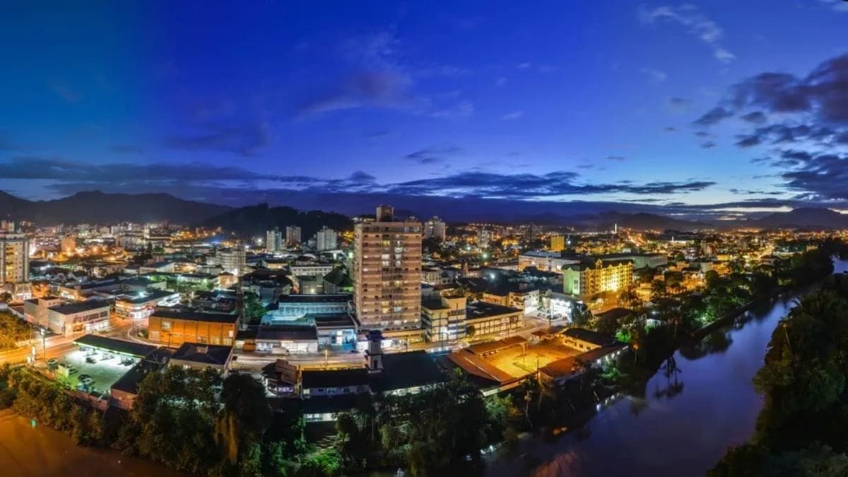 Jaraguá do Sul se destaca como uma das cidades mais competitivas do Brasil, superando capitais