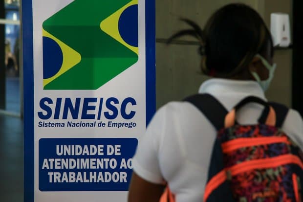 Jaraguá do Sul abre semana com mais de 1.400 vagas de emprego; indústria lidera oportunidades