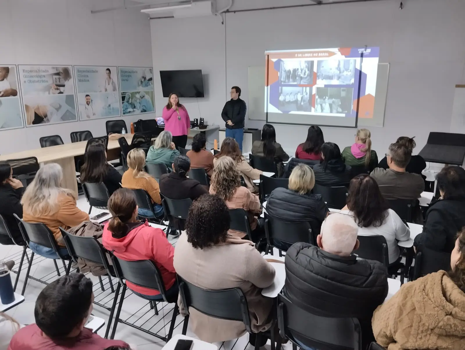 Curso de Libras amplia acessibilidade no atendimento à saúde em Jaraguá do Sul