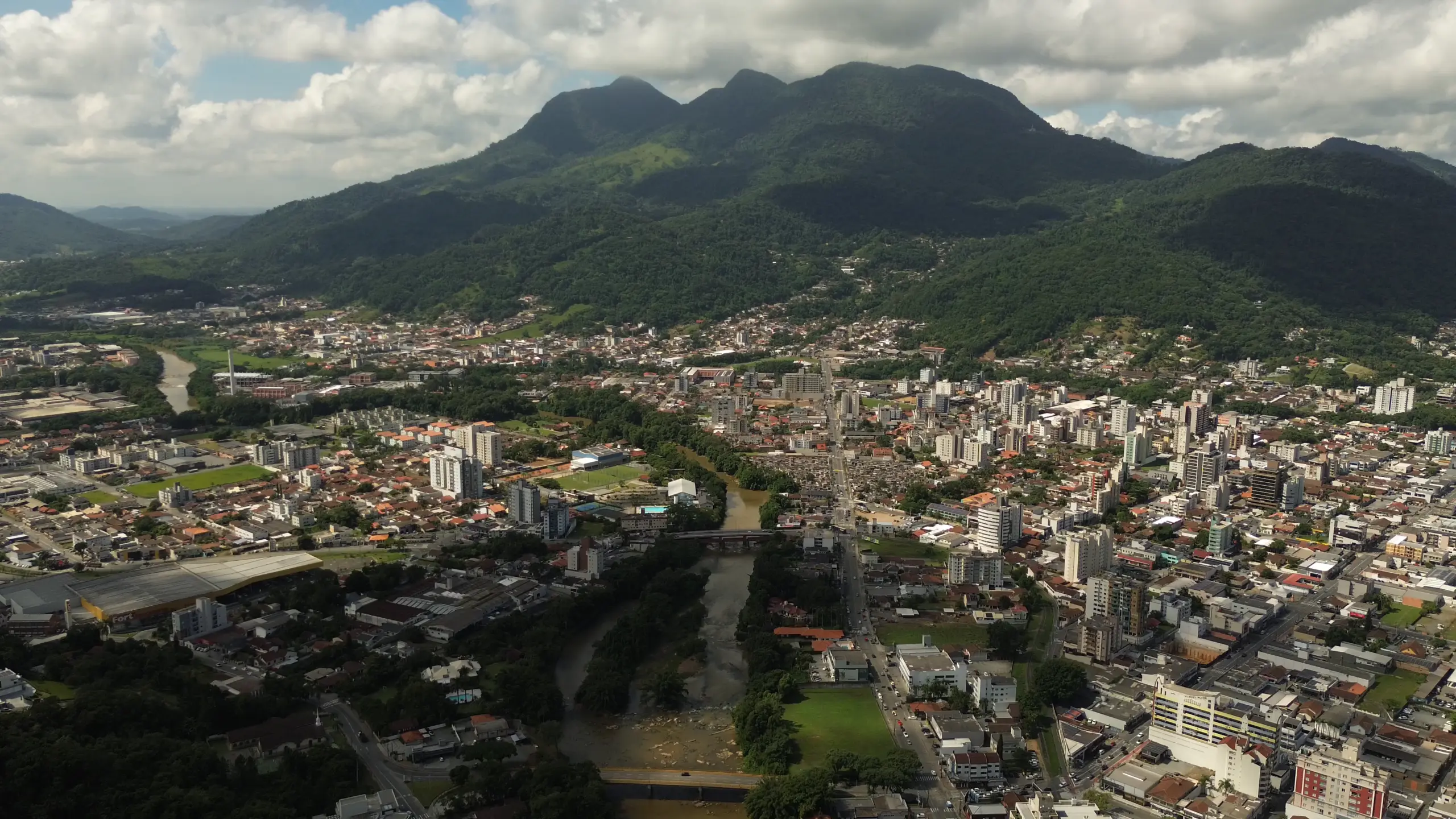 Jaraguá do Sul: De Potência Agrícola a Líder Industrial Inovadora em 150 Anos
